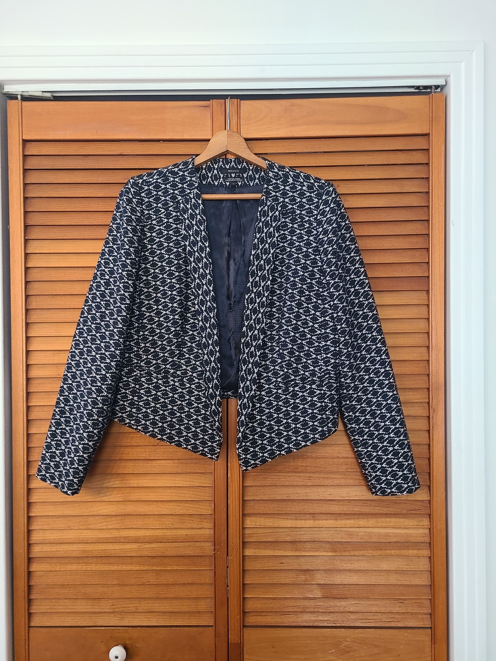 RW&CO. Navy and White Open-Front Patterned Blazer